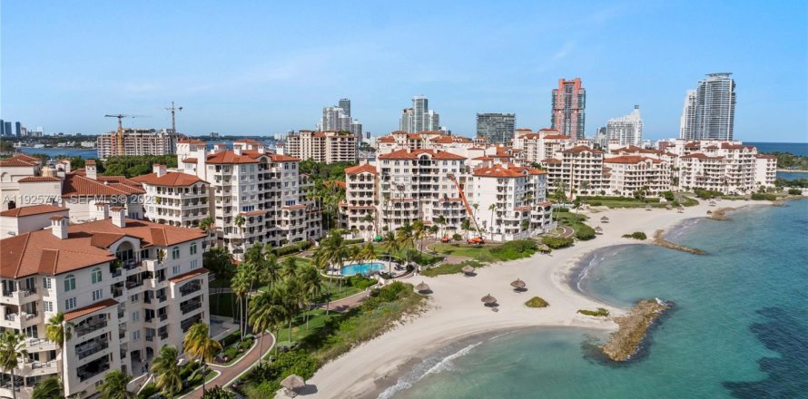 Condo in Miami Beach, Florida, 4 bedrooms  № 2001614