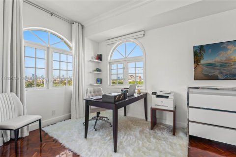 Condo in Miami Beach, Florida, 4 bedrooms  № 2001614 - photo 22
