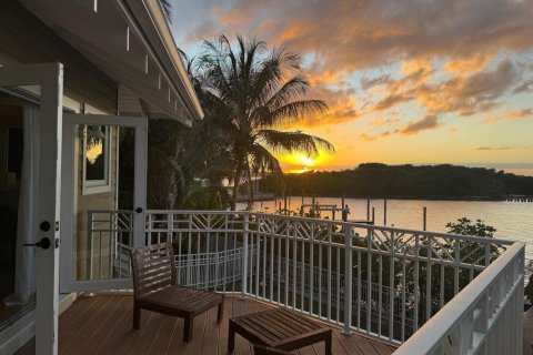 House in Lantana, Florida 4 bedrooms, 357.3 sq.m. № 2081970 - photo 23