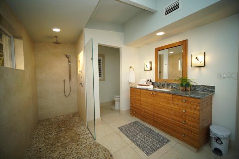 House in Lantana, Florida 4 bedrooms, 357.3 sq.m. № 2081970 - photo 13