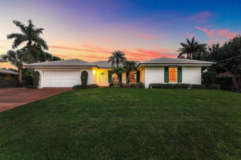 House in Ocean Ridge, Florida 2 bedrooms, 135.64 sq.m. № 2087678 - photo 5