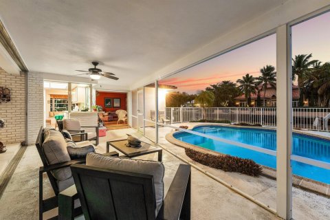 House in Ocean Ridge, Florida 2 bedrooms, 135.64 sq.m. № 2087678 - photo 15