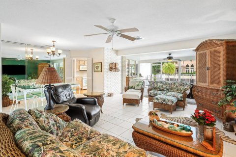 House in Ocean Ridge, Florida 2 bedrooms, 135.64 sq.m. № 2087678 - photo 7