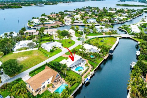 House in Ocean Ridge, Florida 2 bedrooms, 135.64 sq.m. № 2087678 - photo 4