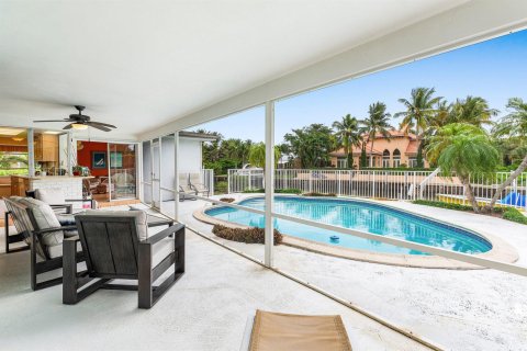 House in Ocean Ridge, Florida 2 bedrooms, 135.64 sq.m. № 2087678 - photo 14