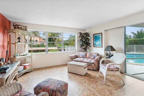 House in Ocean Ridge, Florida 2 bedrooms, 135.64 sq.m. № 2087678 - photo 8