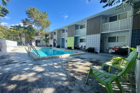 Apartment in Pinecrest, Florida 1 bedroom, 1477.7 sq.m. № 1951124 - photo 2