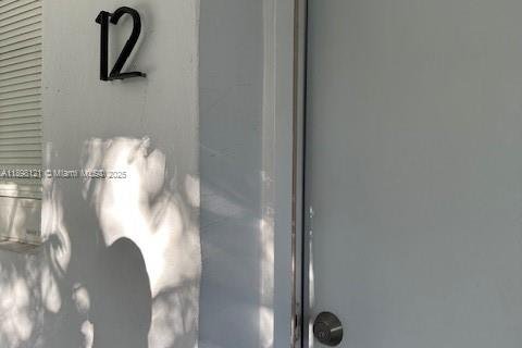 Apartment in Pinecrest, Florida 1 bedroom, 1477.7 sq.m. № 1951124 - photo 1