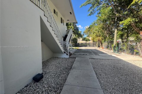 Apartment in Pinecrest, Florida 1 bedroom, 1477.7 sq.m. № 1951124 - photo 16