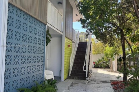 Apartment in Pinecrest, Florida 1 bedroom, 1477.7 sq.m. № 1951124 - photo 3