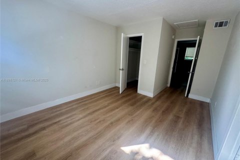 Apartment in Pinecrest, Florida 1 bedroom, 1477.7 sq.m. № 1951124 - photo 10