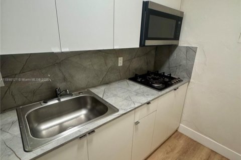 Apartment in Pinecrest, Florida 1 bedroom, 1477.7 sq.m. № 1951124 - photo 8