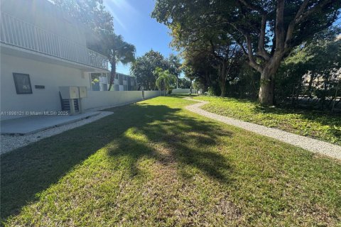 Apartment in Pinecrest, Florida 1 bedroom, 1477.7 sq.m. № 1951124 - photo 15