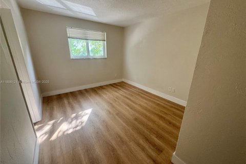 Apartment in Pinecrest, Florida 1 bedroom, 1477.7 sq.m. № 1951124 - photo 11