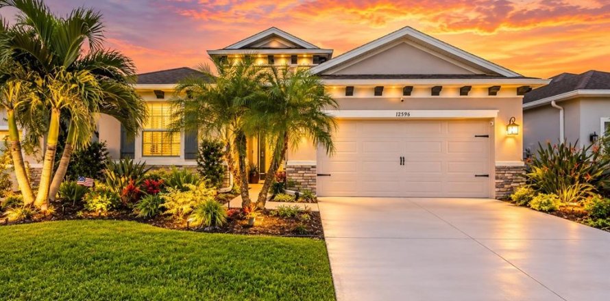 Villa ou maison à Sarasota, Floride 4 chambres, 189.99 m2 № 2408068