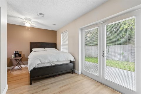 House in Brandon, Florida 3 bedrooms, 145.39 sq.m. № 2101602 - photo 9