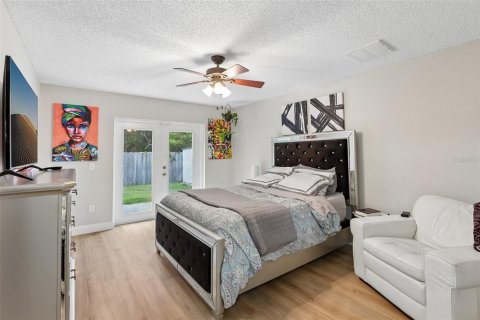 House in Brandon, Florida 3 bedrooms, 145.39 sq.m. № 2101602 - photo 5