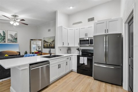House in Brandon, Florida 3 bedrooms, 145.39 sq.m. № 2101602 - photo 27