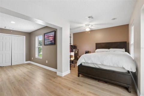 House in Brandon, Florida 3 bedrooms, 145.39 sq.m. № 2101602 - photo 8