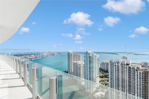 Condominio en venta en Miami, Florida, 5 dormitorios, 358.05 m2 № 1981758 - foto 16