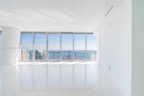 Condominio en venta en Miami, Florida, 5 dormitorios, 358.05 m2 № 1981758 - foto 17