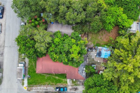 Terrain à vendre à Miami, Floride № 1926869 - photo 1