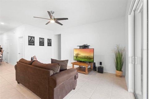 House in Haines City, Florida 3 bedrooms, 155.24 sq.m. № 1757561 - photo 11