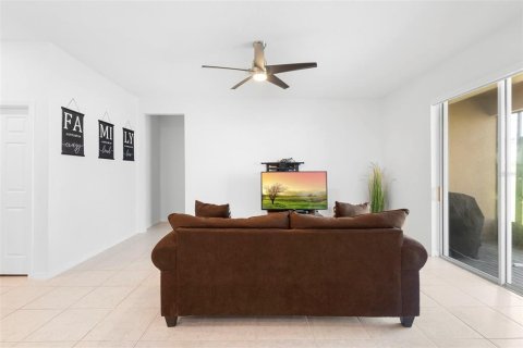 House in Haines City, Florida 3 bedrooms, 155.24 sq.m. № 1757561 - photo 9