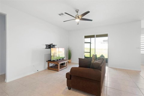 House in Haines City, Florida 3 bedrooms, 155.24 sq.m. № 1757561 - photo 12