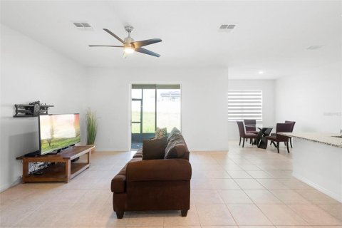 House in Haines City, Florida 3 bedrooms, 155.24 sq.m. № 1757561 - photo 13