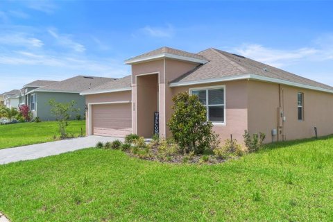 House in Haines City, Florida 3 bedrooms, 155.24 sq.m. № 1757561 - photo 2