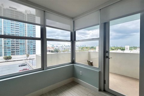 Condo in Miami Beach, Florida, 1 bedroom № 2264848 - photo 16