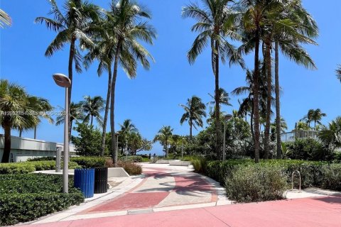 Condo in Miami Beach, Florida, 1 bedroom № 2264848 - photo 29