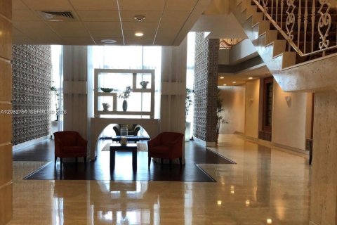 Condo in Miami Beach, Florida, 1 bedroom № 2264848 - photo 23