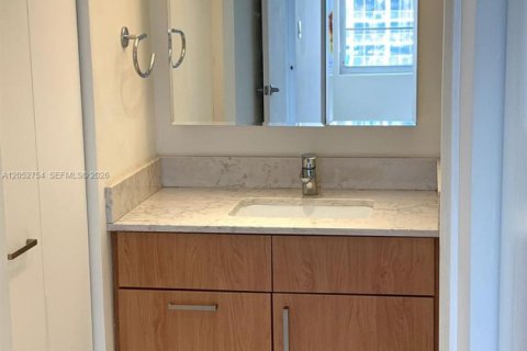 Condo in Miami Beach, Florida, 1 bedroom № 2264848 - photo 13