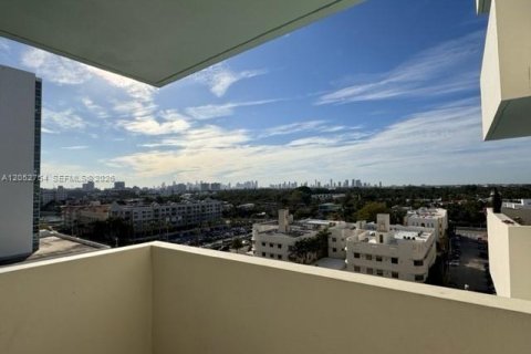 Condo in Miami Beach, Florida, 1 bedroom № 2264848 - photo 19
