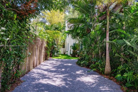 Снять в аренду виллу или дом в Майами, Флорида 2 спальни, 139.45м2, № 1942632 - фото 22