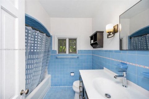 Снять в аренду виллу или дом в Майами, Флорида 2 спальни, 139.45м2, № 1942632 - фото 12
