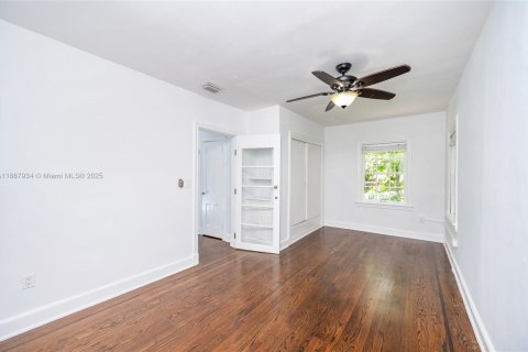 Снять в аренду виллу или дом в Майами, Флорида 2 спальни, 139.45м2, № 1942632 - фото 15