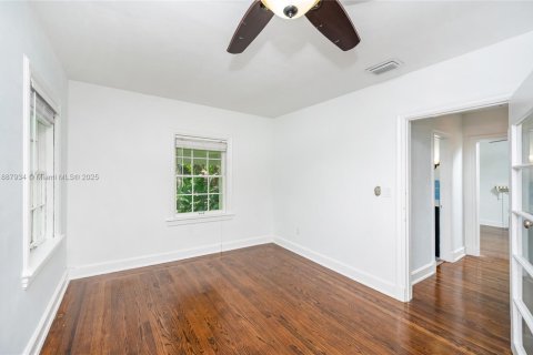 Снять в аренду виллу или дом в Майами, Флорида 2 спальни, 139.45м2, № 1942632 - фото 16