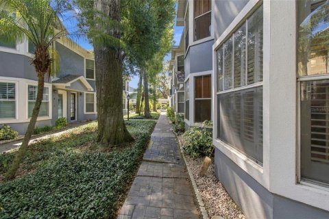 Condo in Tampa, Florida, 2 bedrooms  № 2419639 - photo 2