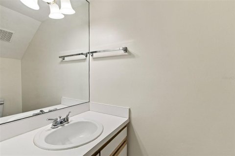 Condo in Tampa, Florida, 2 bedrooms  № 2419639 - photo 13