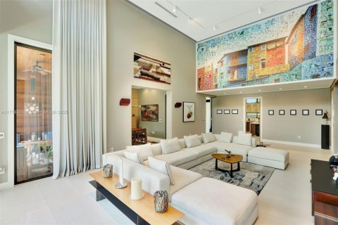 House in Miami Shores, Florida 4 bedrooms, 430.51 sq.m. № 1708347 - photo 10
