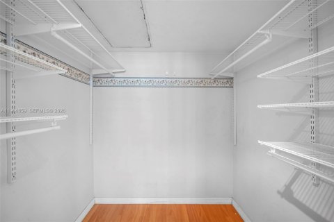 Condominio en alquiler en Miami, Florida, 1 dormitorio, 72.37 m2 № 2026046 - foto 18