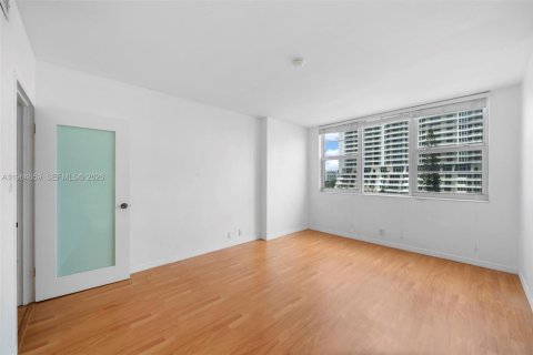 Condominio en alquiler en Miami, Florida, 1 dormitorio, 72.37 m2 № 2026046 - foto 17