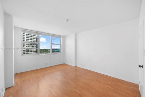 Condominio en alquiler en Miami, Florida, 1 dormitorio, 72.37 m2 № 2026046 - foto 15