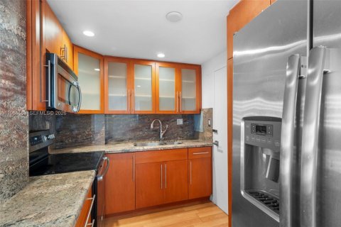 Condominio en alquiler en Miami, Florida, 1 dormitorio, 72.37 m2 № 2026046 - foto 14