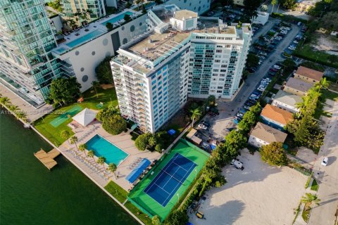 Condominio en alquiler en Miami, Florida, 1 dormitorio, 72.37 m2 № 2026046 - foto 3