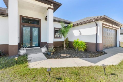 House in Lehigh Acres, Florida 3 bedrooms, 153.85 sq.m. № 1530589 - photo 2