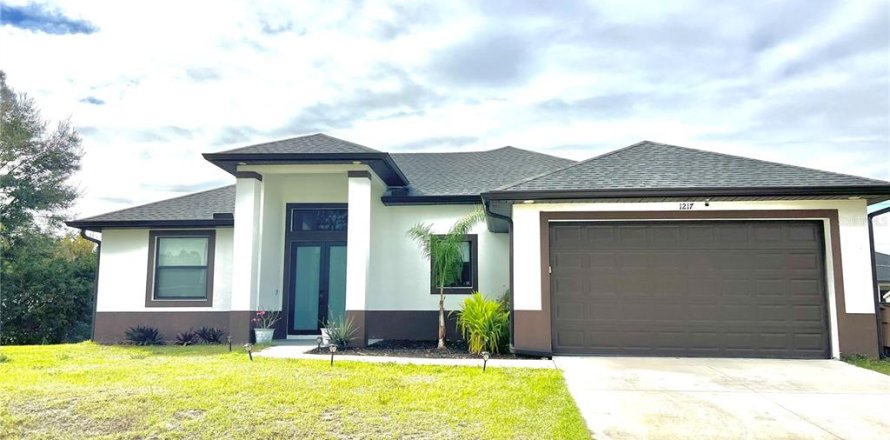 House in Lehigh Acres, Florida 3 bedrooms, 153.85 sq.m. № 1530589